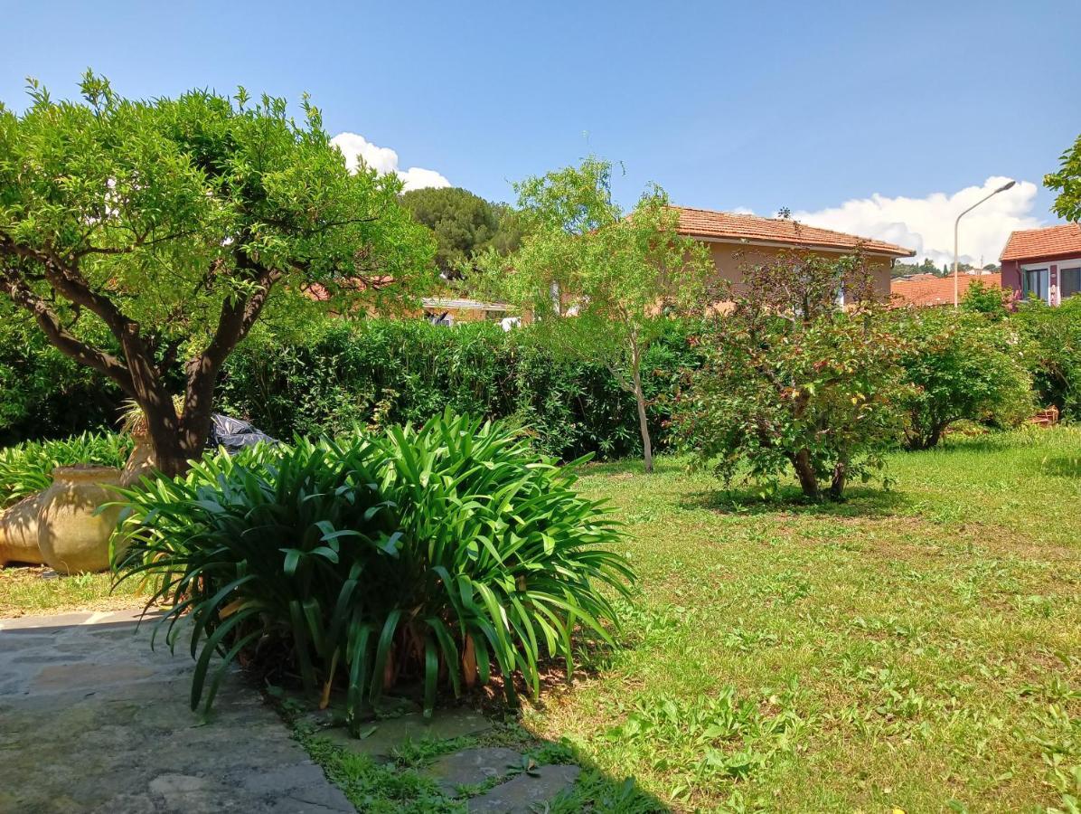 Villetta Con Giardino A Due Passi Dal Mare Imperia Kültér fotó